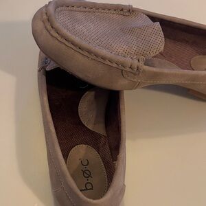 b.o.c. Women's Beige Loafers